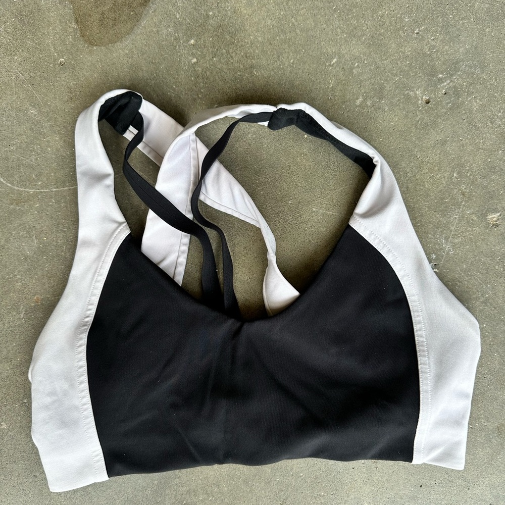 Lululemon Sports Bra size 4 (small)